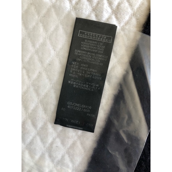 Burberry Classic Cashmere Scarf with Archive Logo - Picture 10 of 12